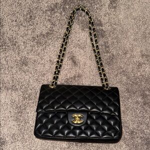Chic Black Quilted Shoulder Bag